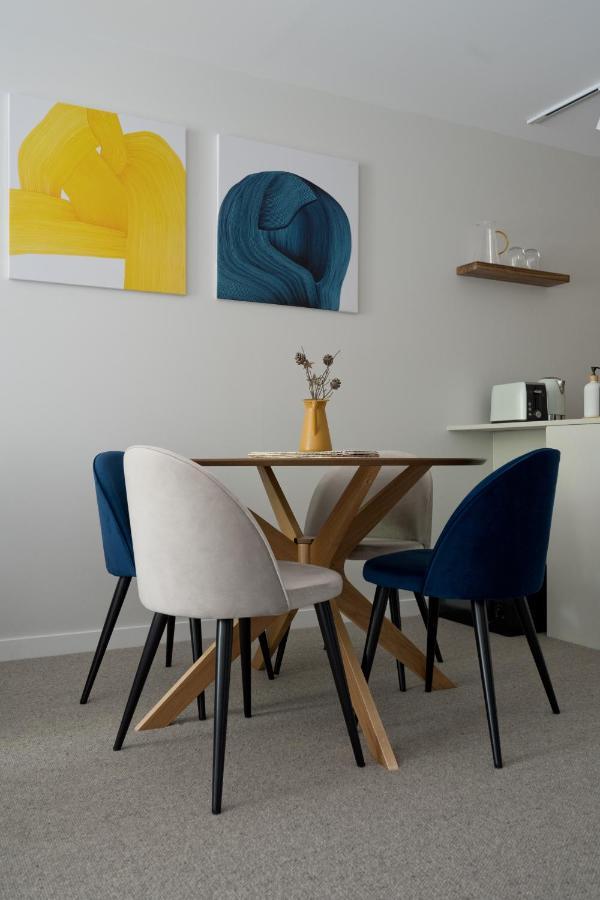 Kashmir, Modern And Luxury 2br 2ba, Fast Wifi & Netflix, Free Parking, Central Location, Near Cbd * Canberra