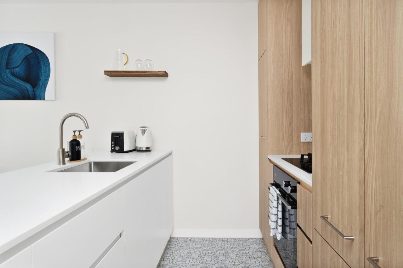 Kashmir, Modern And Luxury 2br 2ba, Fast Wifi & Netflix, Free Parking, Central Location, Near Cbd *