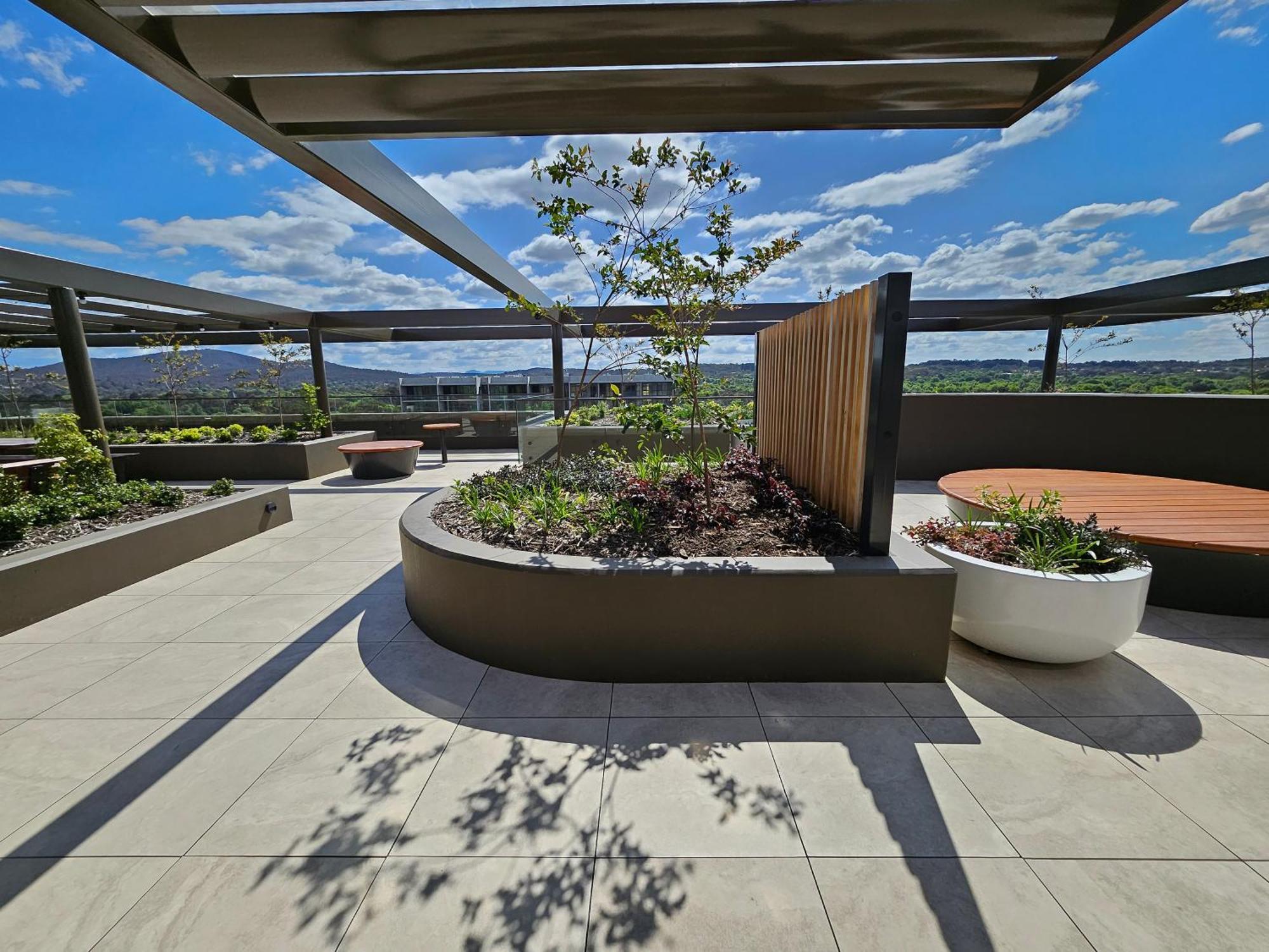 Apartment Kashmir, Modern And Luxury 2br 2ba, Fast Wifi & Netflix, Free Parking, Central Location, Near Cbd Canberra