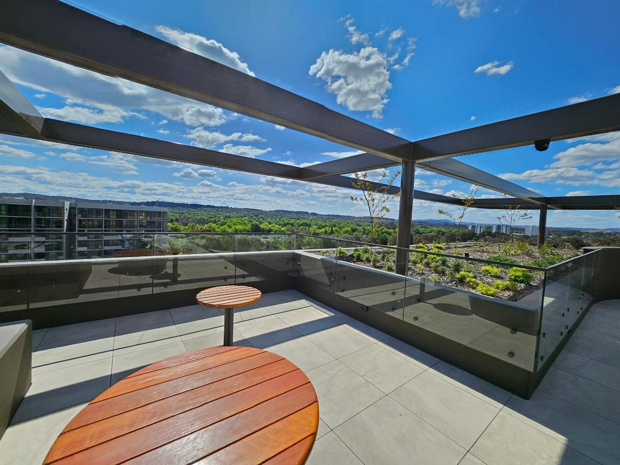 Apartment Kashmir, Modern And Luxury 2br 2ba, Fast Wifi & Netflix, Free Parking, Central Location, Near Cbd *