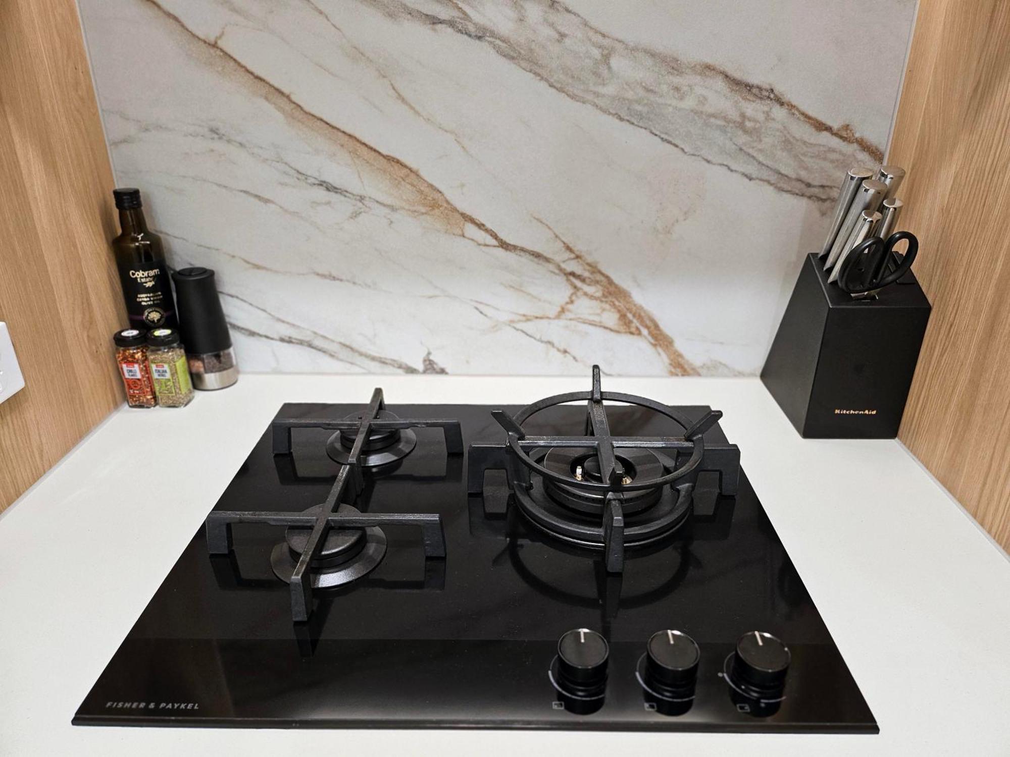 Kashmir, Modern And Luxury 2br 2ba, Fast Wifi & Netflix, Free Parking, Central Location, Near Cbd