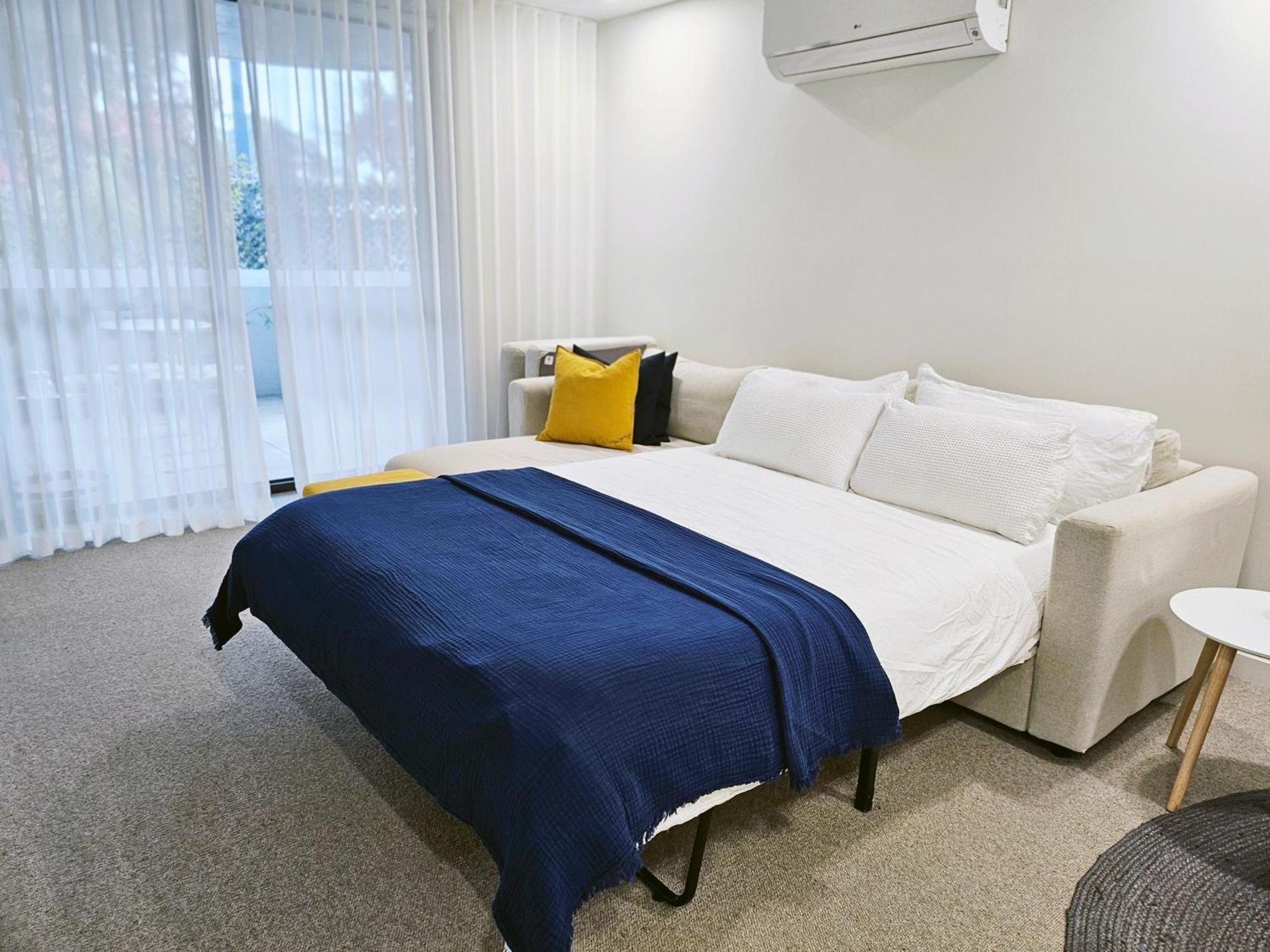 Kashmir, Modern And Luxury 2br 2ba, Fast Wifi & Netflix, Free Parking, Central Location, Near Cbd Apartment